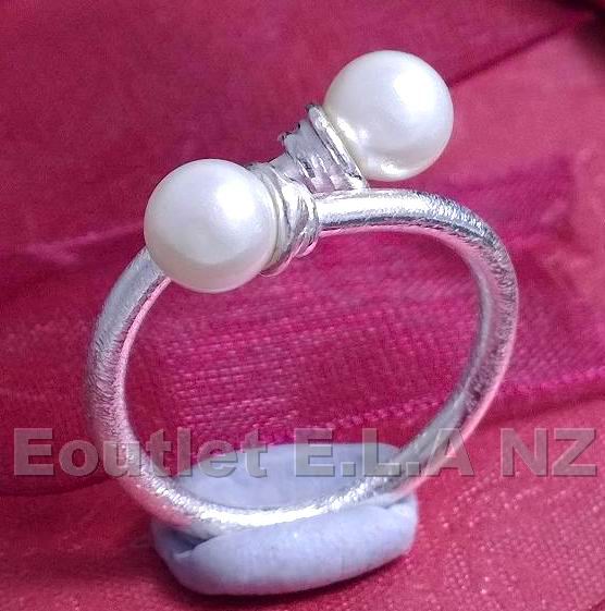BYPASS SHELL PEARLS SOLID SILVER RING-sz9